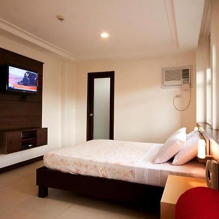 Olongapo Travel Lodge Extérieur photo